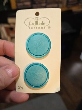 Vintage La Mode Buttons